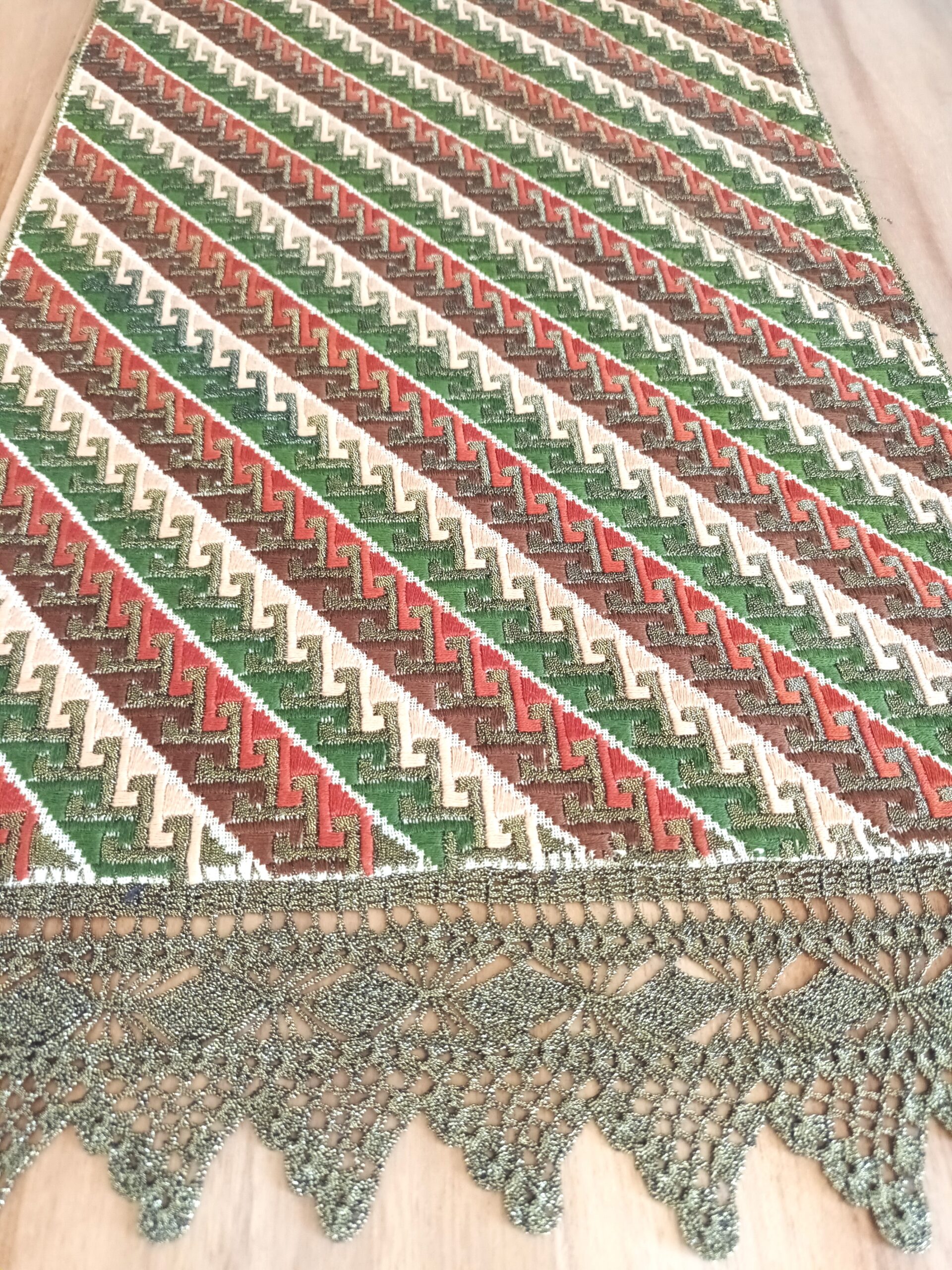 Rectangular tablecloth with embroidery with geometrical patterns