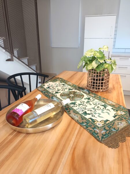 Rectangular tablecloth with embroidery and beautiful flowers, colors green, white and green gold lace. Medium size. Dimensions 0,40 x 1,10m